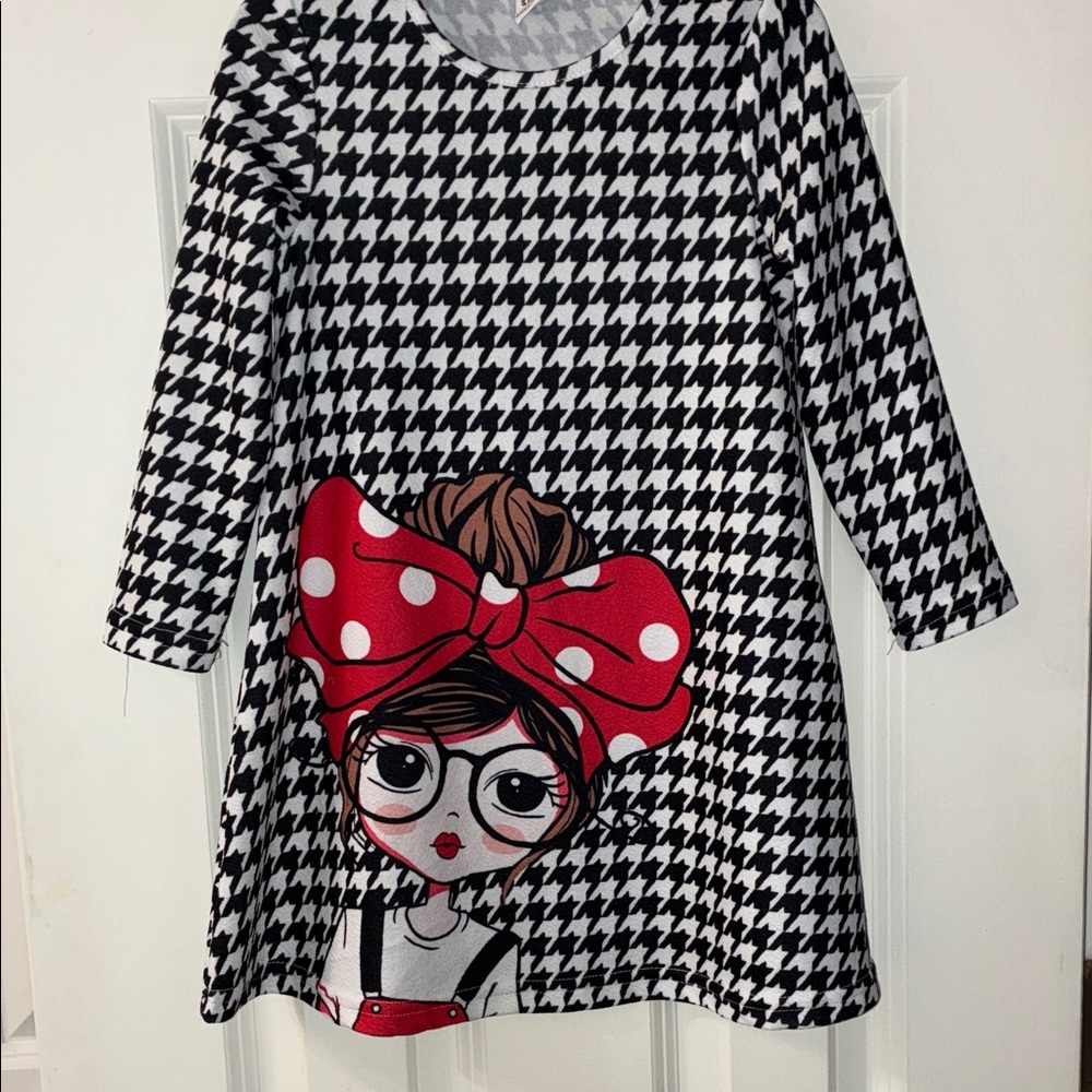 Houndstooth Dress 4T with girl with red bow graphic excellent condition